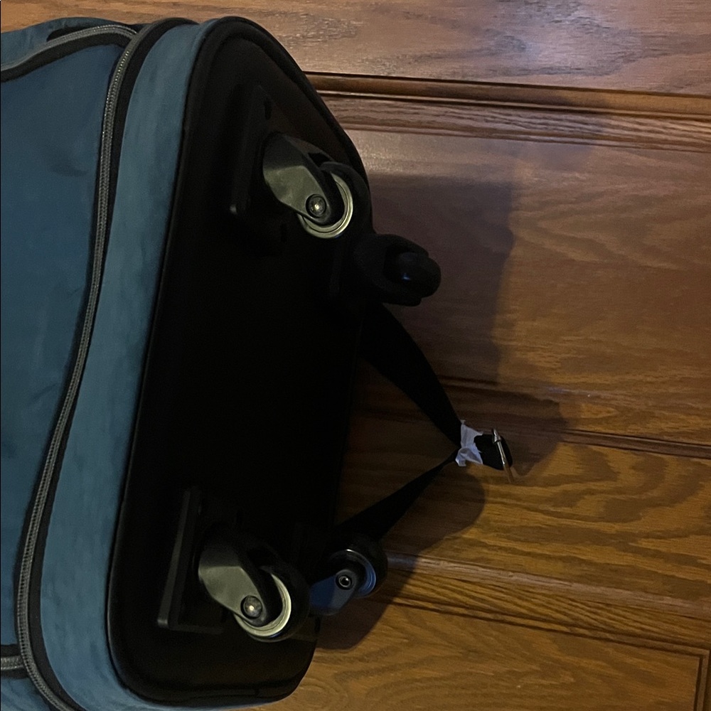 Biaggi Blue Travel Bag NWOT - Picture 6 of 9